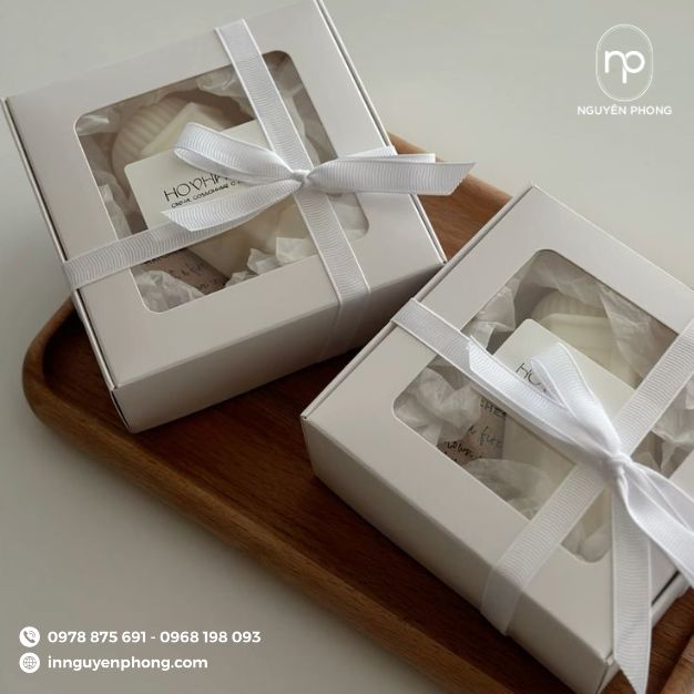 mẫu hộp giấy có bóng kính màu trắng đẹp mắt
